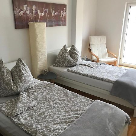 Lg Lovely Apartment Stockerau Bagian luar foto