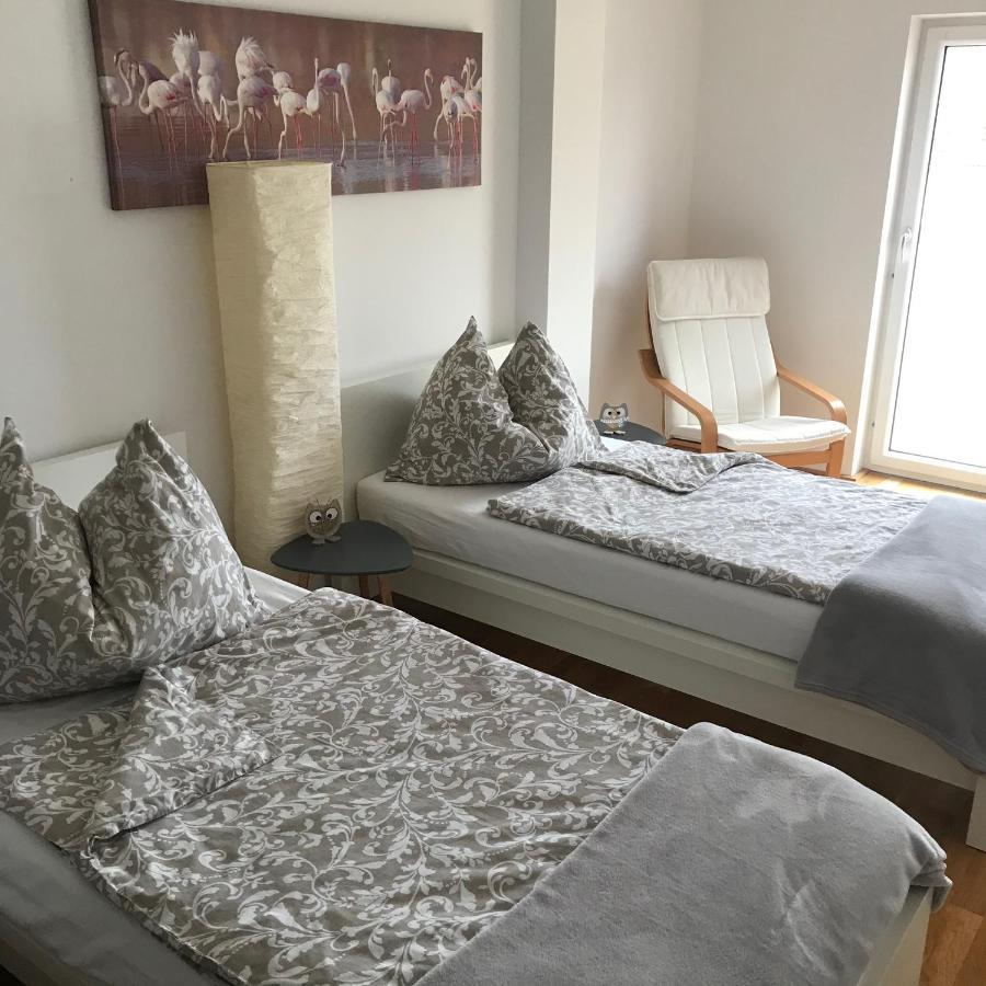 Lg Lovely Apartment Stockerau Bagian luar foto