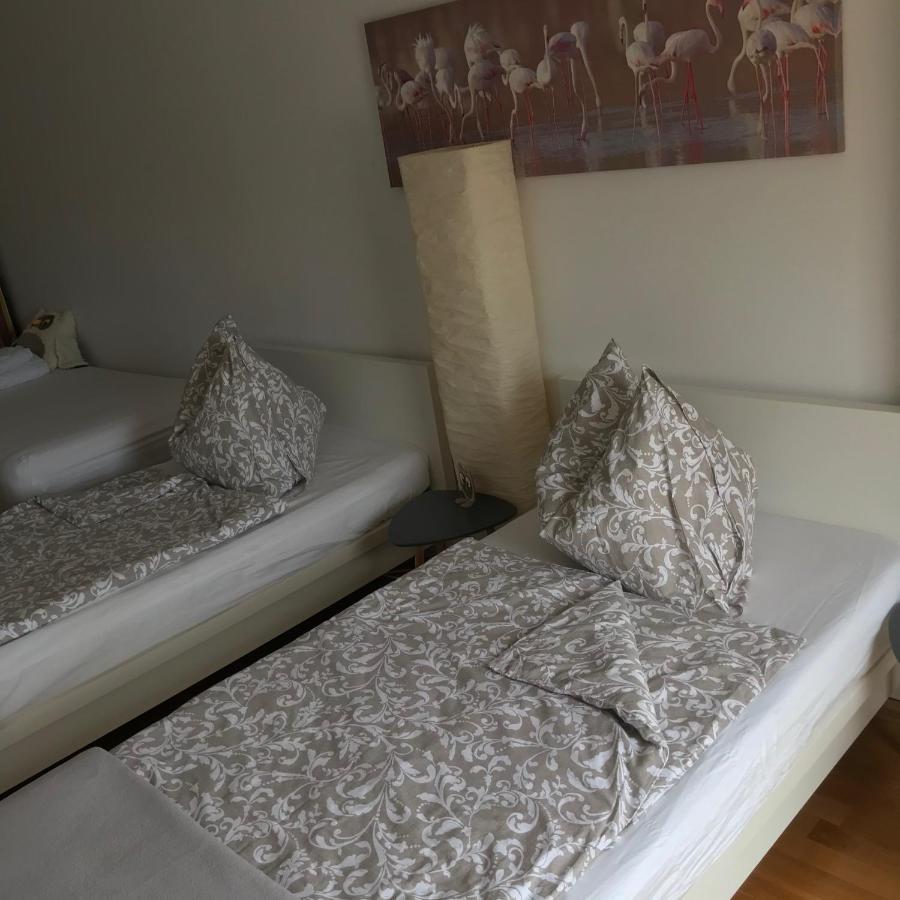 Lg Lovely Apartment Stockerau Bagian luar foto