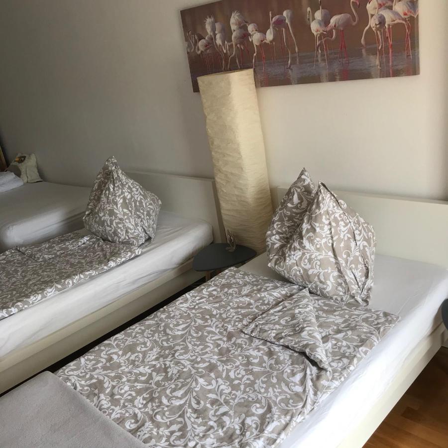 Lg Lovely Apartment Stockerau Bagian luar foto