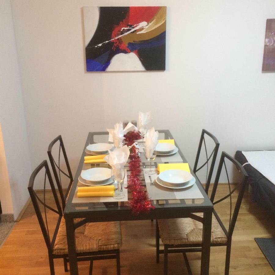 Lg Lovely Apartment Stockerau Bagian luar foto