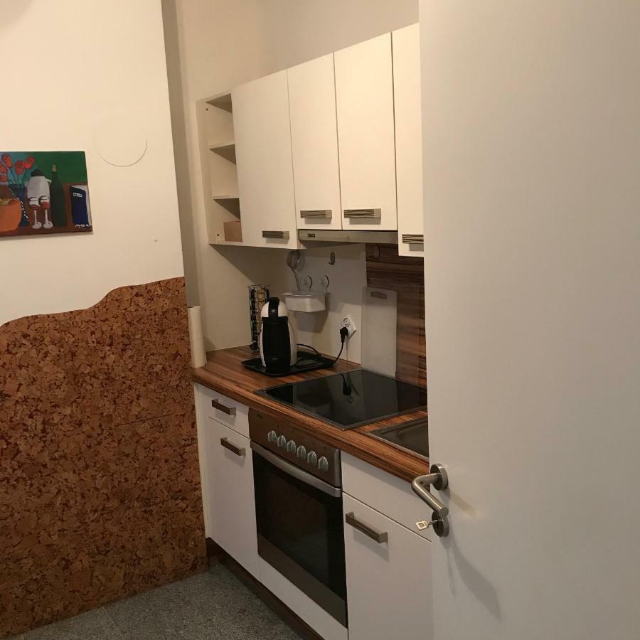 Lg Lovely Apartment Stockerau Bagian luar foto