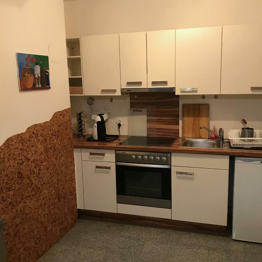 Lg Lovely Apartment Stockerau Bagian luar foto
