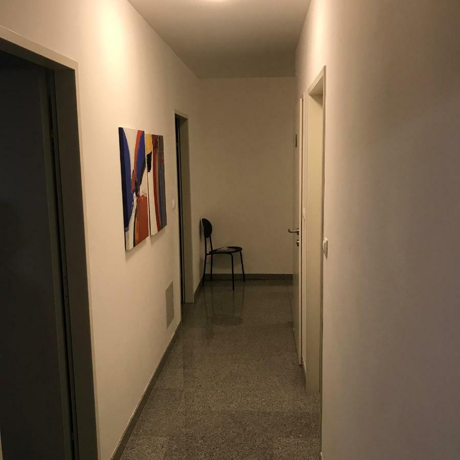 Lg Lovely Apartment Stockerau Bagian luar foto
