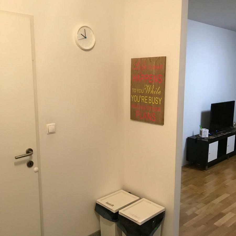 Lg Lovely Apartment Stockerau Bagian luar foto