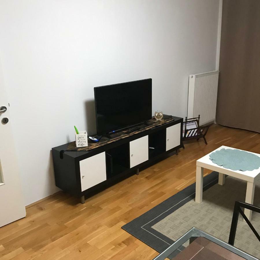 Lg Lovely Apartment Stockerau Bagian luar foto