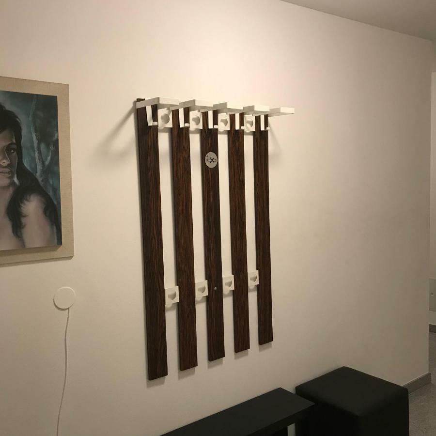 Lg Lovely Apartment Stockerau Bagian luar foto