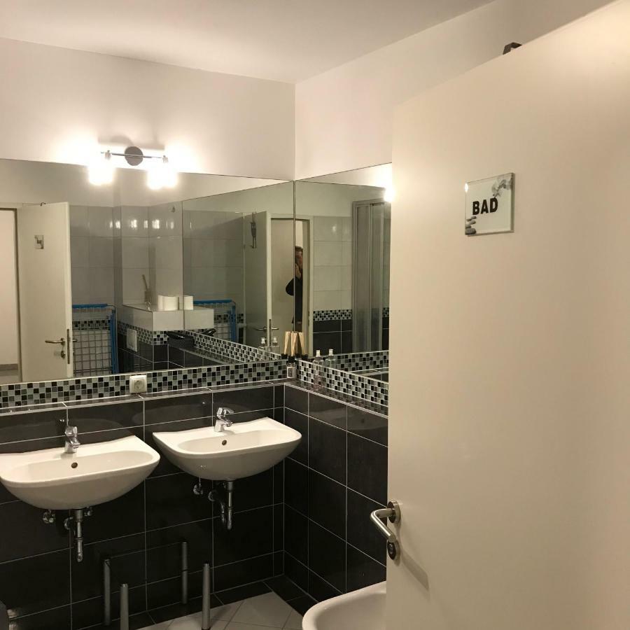 Lg Lovely Apartment Stockerau Bagian luar foto
