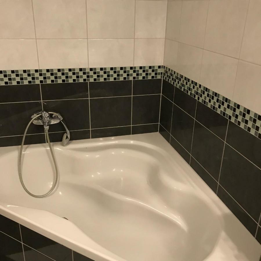 Lg Lovely Apartment Stockerau Bagian luar foto